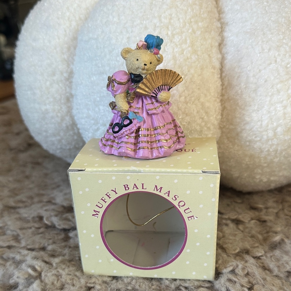 Muffy Vanderbear Muffy Bal Masqué Bear Figurine